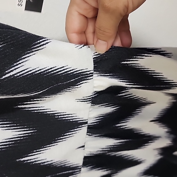 AB Studio black and white chevron print size L dress NWT - Picture 4 of 8